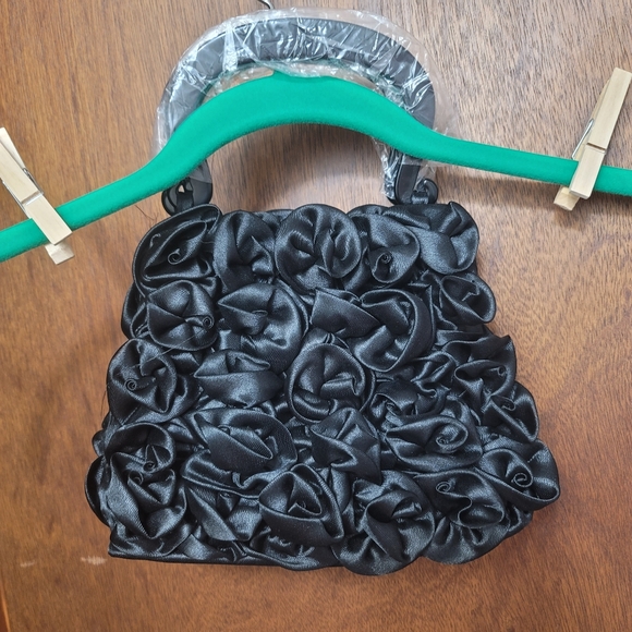 NWT.  Mod by Design. 100% Silk Handbag.  (778) - Picture 5 of 12